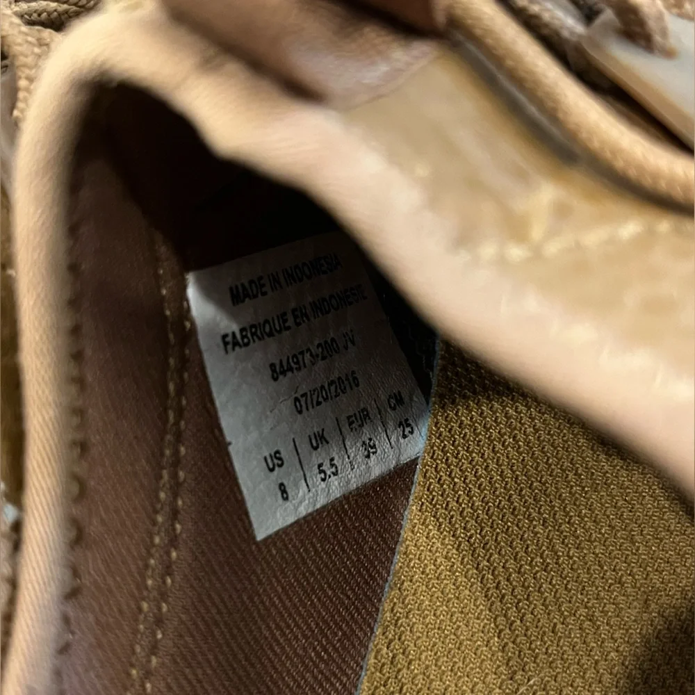 Nike Women’s Brown Casual Lace-Up Sneakers